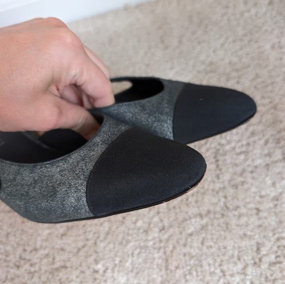Chanel Interlocking CC Logo Nubuck Grey/Black Slingback Pumps, Size 39 - Picture 2 of 10